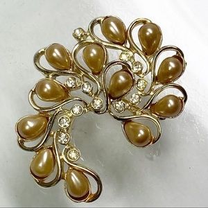 Vintage Sarah Coventry Paisley Swoop Gold Brooch Rhinestones Champagne Pearls